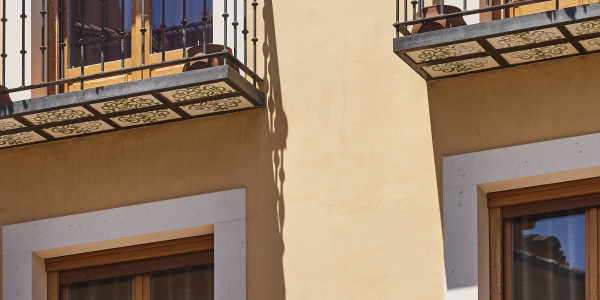 Pintar Fachadas de Casas Unifamiliares / Chalets Bellver de Cerdanya · Pintura anticorrosiva para Barandillas, Rejas y otros Elementos