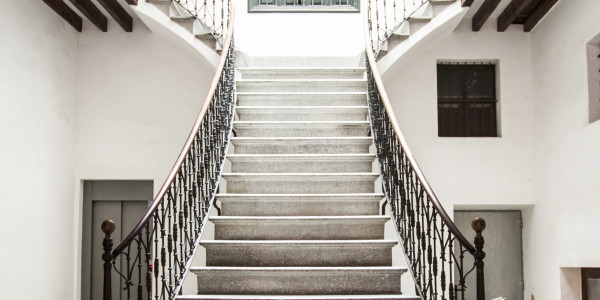 Rehabilitación y Restauración de Fachadas El Pont de Suert · Pintado de Escaleras, Patios Interiores, Patios de Luces, Ascensores